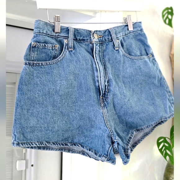Levi's Pants - Levis Classic Blue Denim Mom Shorts